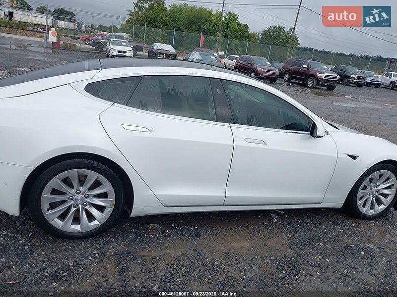 Ліфтбек Tesla Model S 2017 в Івано-Франківську