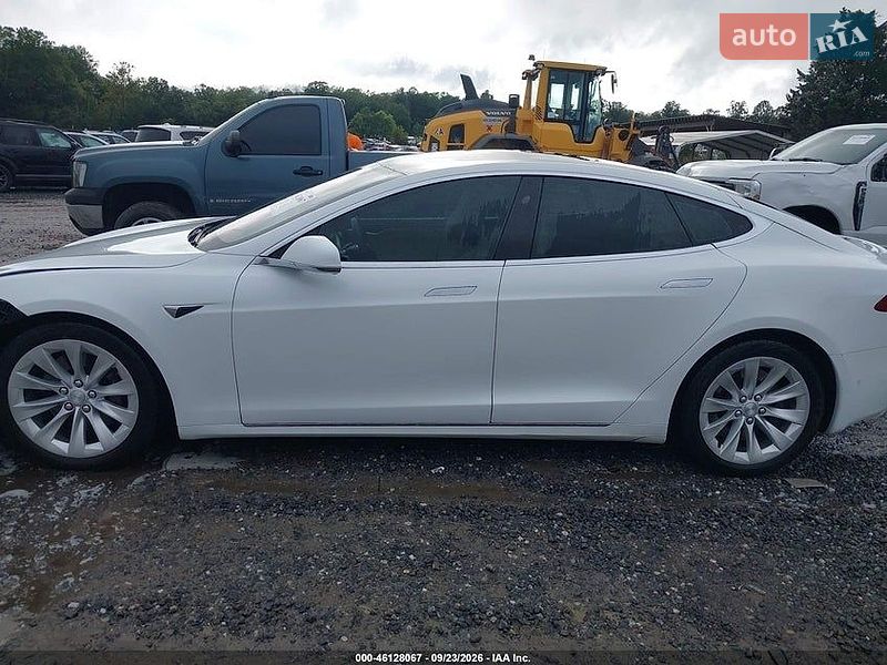 Ліфтбек Tesla Model S 2017 в Івано-Франківську