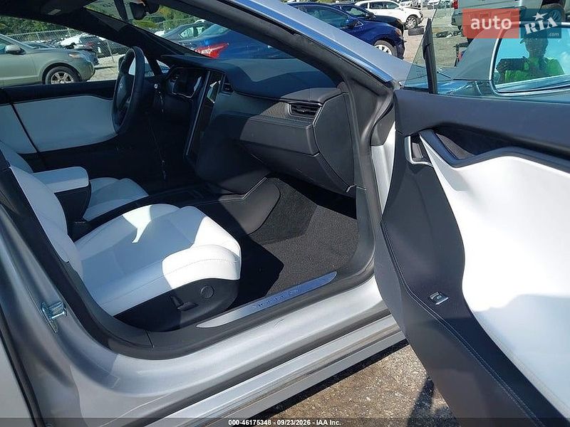 Лифтбек Tesla Model S 2018 в Житомире