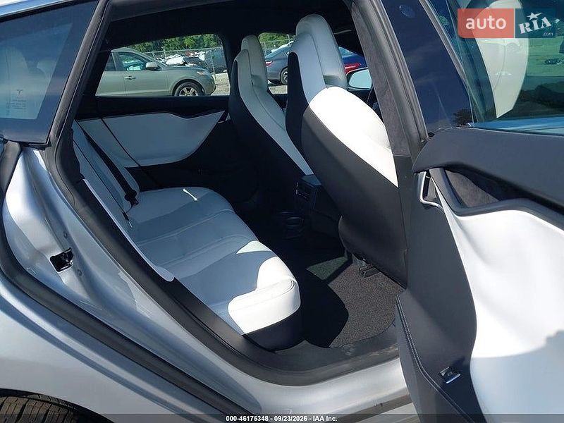 Лифтбек Tesla Model S 2018 в Житомире
