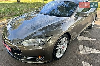 Лифтбек Tesla Model S 2015 в Николаеве Лифтбек Tesla Model S 2015 в Николаеве