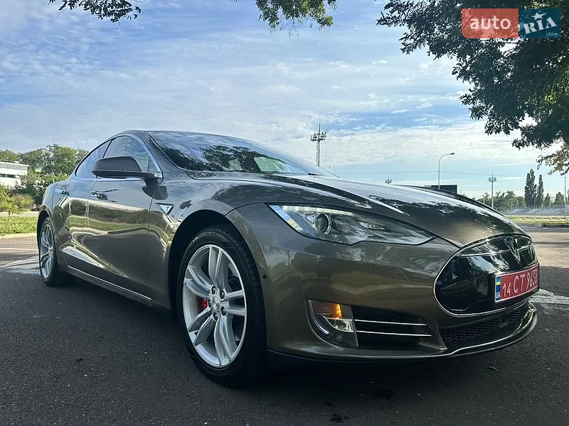 Tesla Model S 2015
