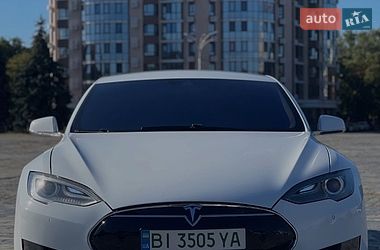 Лифтбек Tesla Model S 2015 в Львове