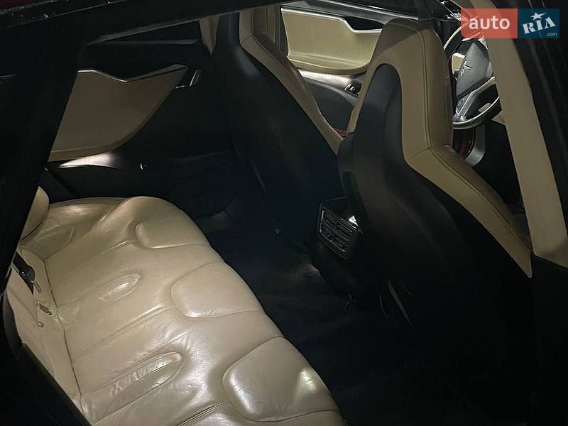 Ліфтбек Tesla Model S 2013 в Перемишлянах