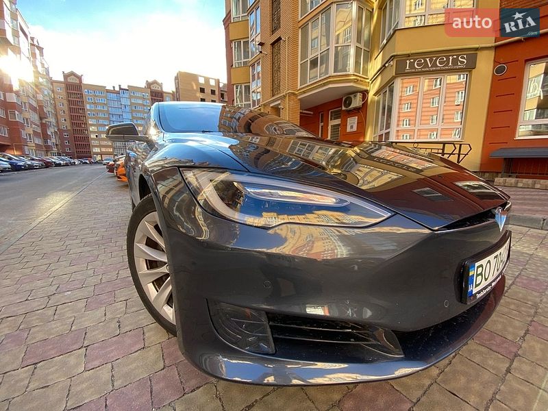 Tesla Model S 2016