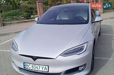 Ліфтбек Tesla Model S 2017 в Сарнах