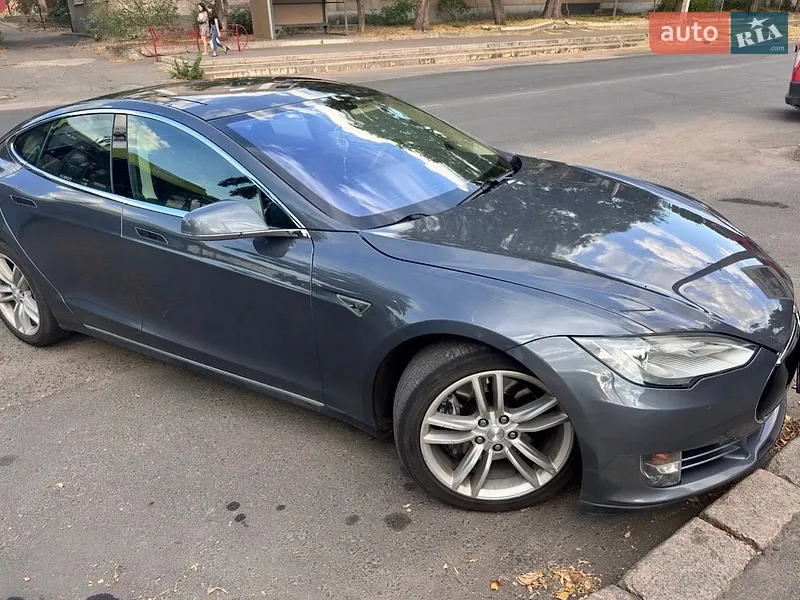 Tesla Model S 2013