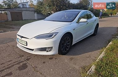 Ліфтбек Tesla Model S 2017 в Києві