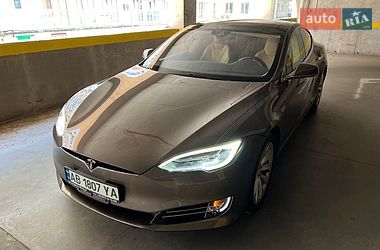 Ліфтбек Tesla Model S 2016 в Вінниці