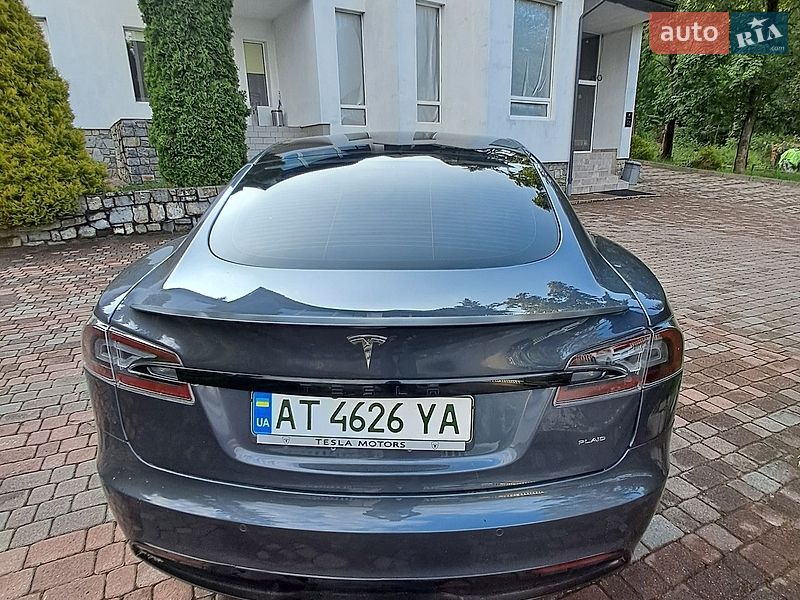 Лифтбек Tesla Model S 2021 в Коломые