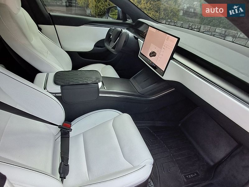 Лифтбек Tesla Model S 2021 в Коломые