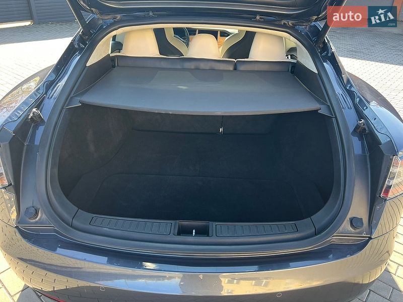 Ліфтбек Tesla Model S 2018 в Луцьку