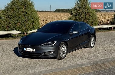 Лифтбек Tesla Model S 2017 в Знаменке