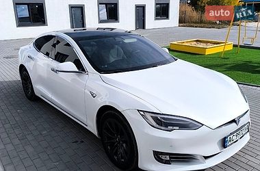 Лифтбек Tesla Model S 2017 в Луцке