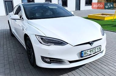 Лифтбек Tesla Model S 2017 в Луцке