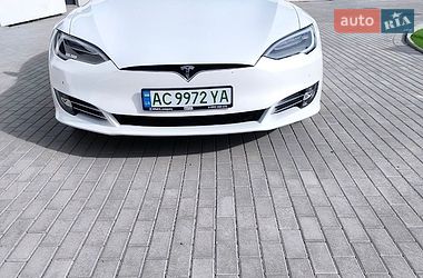 Лифтбек Tesla Model S 2017 в Луцке