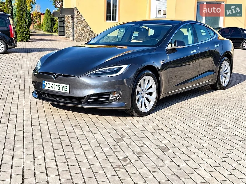 Tesla Model S 2018