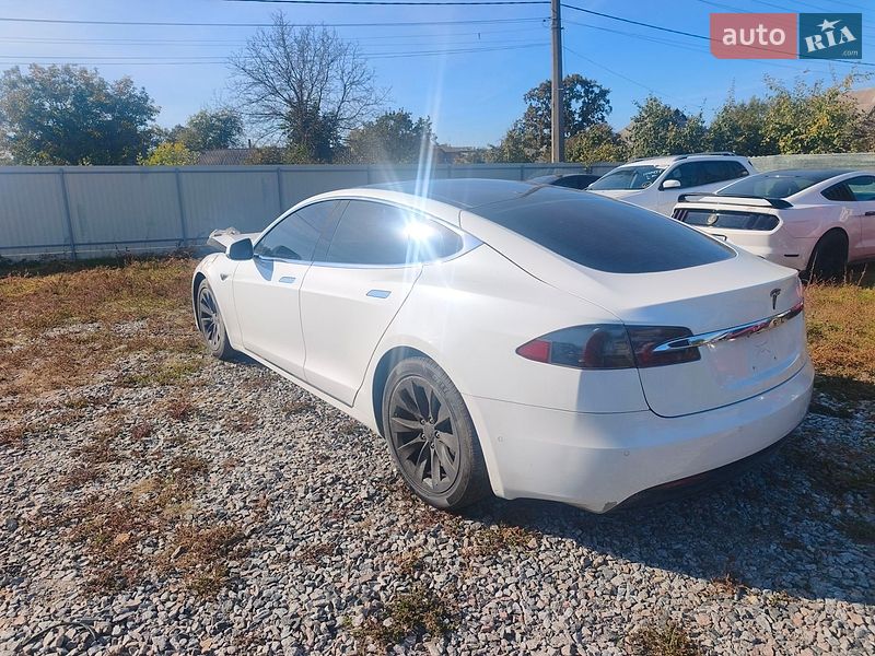 Лифтбек Tesla Model S 2016 в Сквире