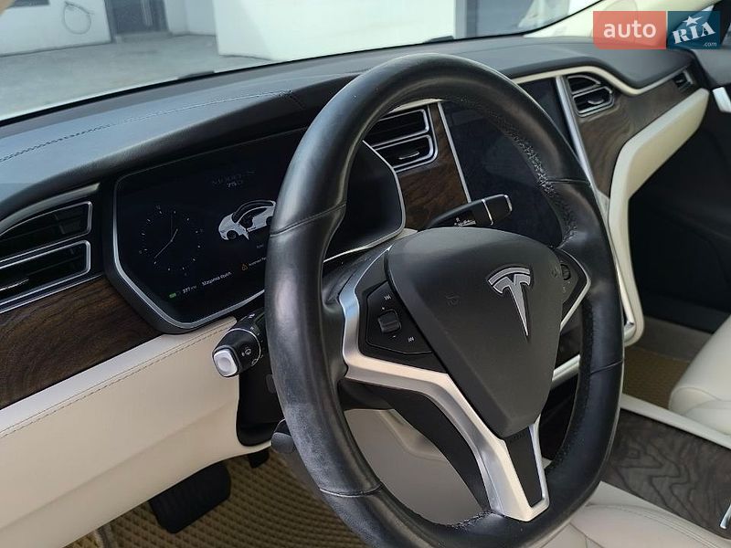 Лифтбек Tesla Model S 2017 в Луцке