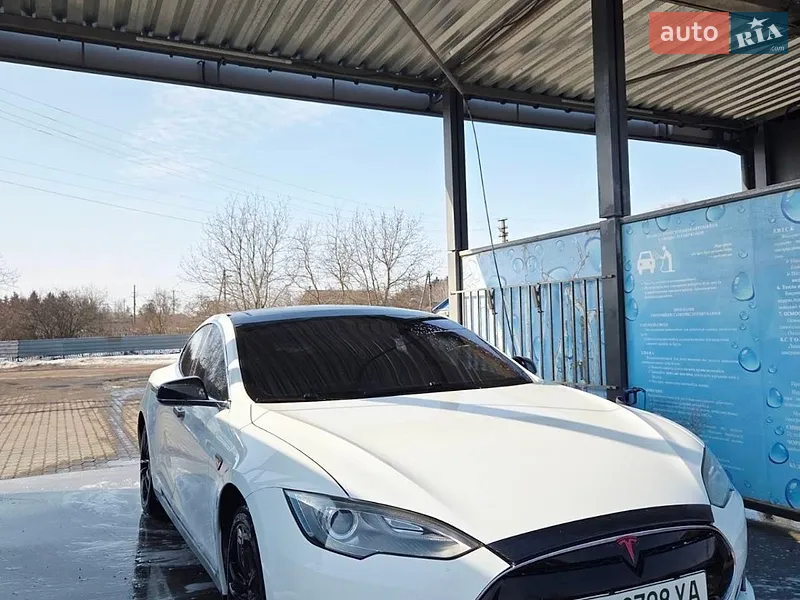 Tesla Model S 2013