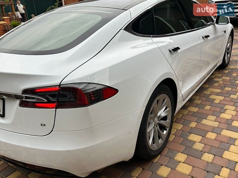 Лифтбек Tesla Model S 2016 в Кропивницком