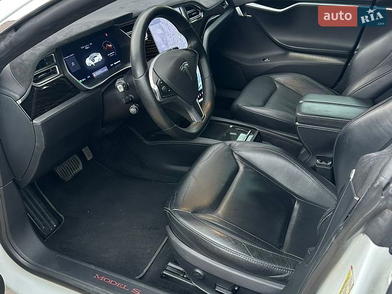 Лифтбек Tesla Model S 2016 в Кропивницком