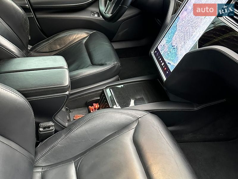 Лифтбек Tesla Model S 2016 в Кропивницком
