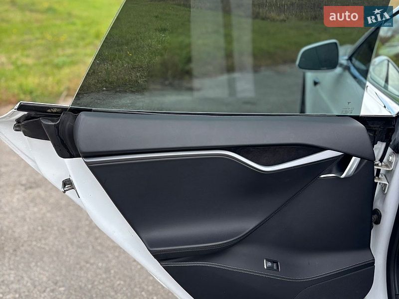 Ліфтбек Tesla Model S 2019 в Києві