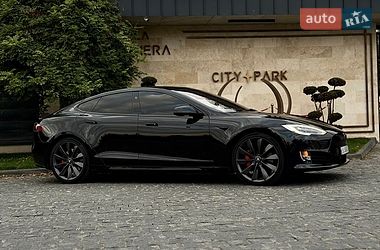 Лифтбек Tesla Model S 2017 в Львове