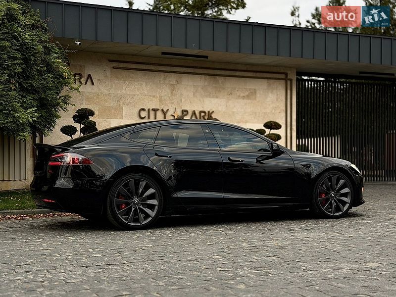 Лифтбек Tesla Model S 2017 в Львове