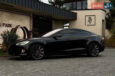 Лифтбек Tesla Model S 2017 в Львове