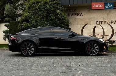 Лифтбек Tesla Model S 2017 в Львове