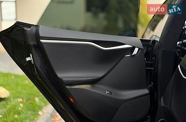 Лифтбек Tesla Model S 2017 в Львове
