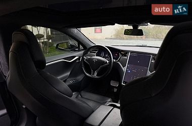 Лифтбек Tesla Model S 2017 в Львове