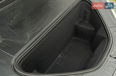 Лифтбек Tesla Model S 2017 в Львове