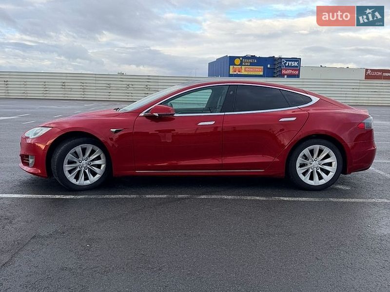 Лифтбек Tesla Model S 2018 в Львове