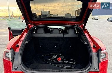 Лифтбек Tesla Model S 2018 в Львове
