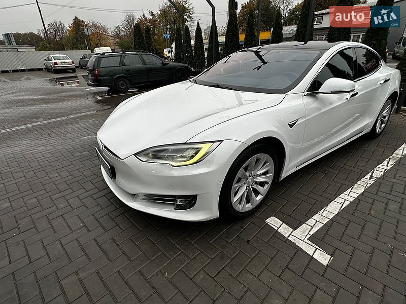 Лифтбек Tesla Model S 2018 в Каменец-Подольском