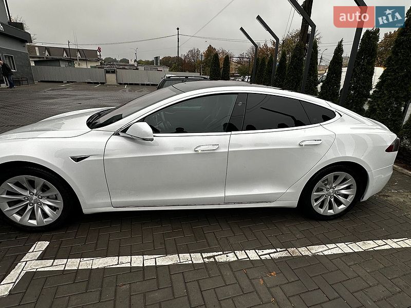Лифтбек Tesla Model S 2018 в Каменец-Подольском
