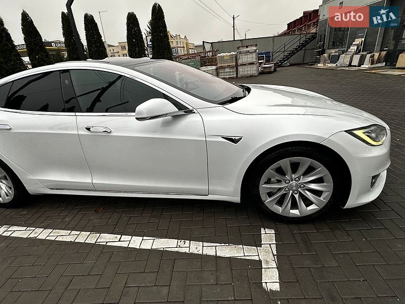 Лифтбек Tesla Model S 2018 в Каменец-Подольском