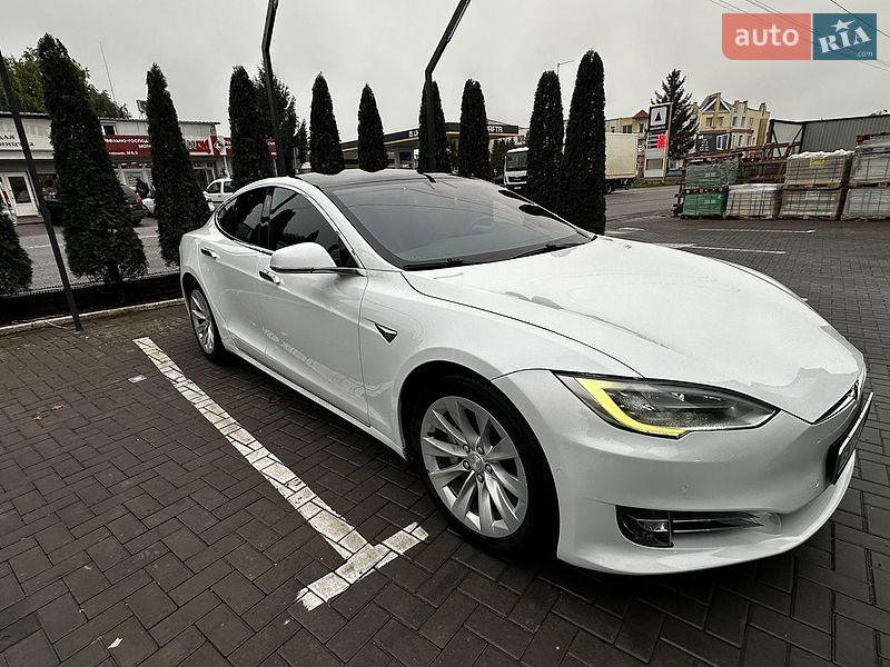 Лифтбек Tesla Model S 2018 в Каменец-Подольском