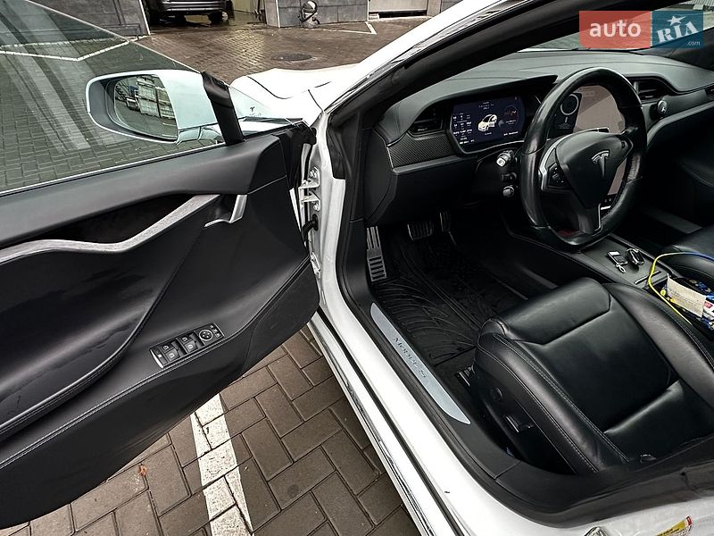 Лифтбек Tesla Model S 2018 в Каменец-Подольском