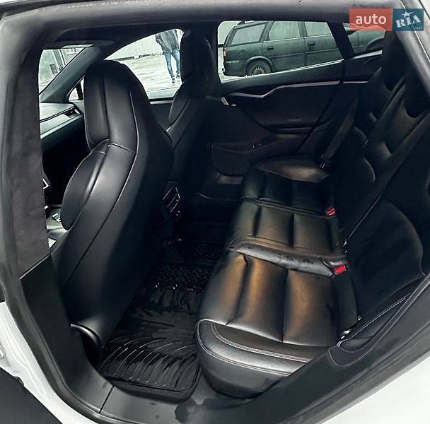 Лифтбек Tesla Model S 2018 в Каменец-Подольском