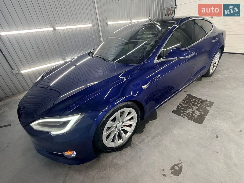 Ліфтбек Tesla Model S 2017 в Києві