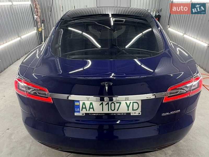 Ліфтбек Tesla Model S 2017 в Києві