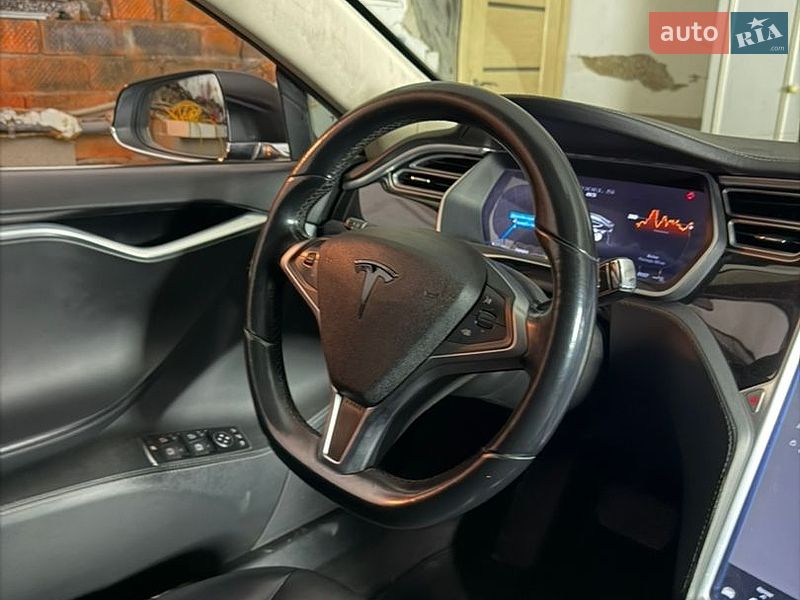Лифтбек Tesla Model S 2014 в Коломые