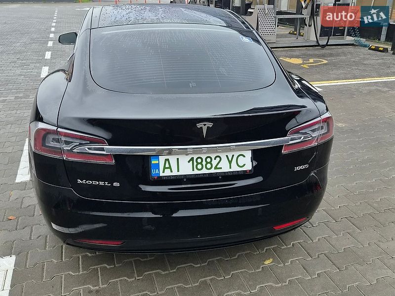 Лифтбек Tesla Model S 2018 в Киеве