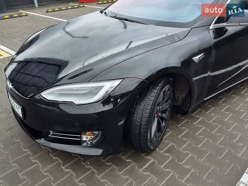 Лифтбек Tesla Model S 2018 в Киеве