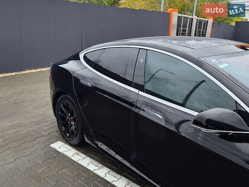 Лифтбек Tesla Model S 2018 в Киеве