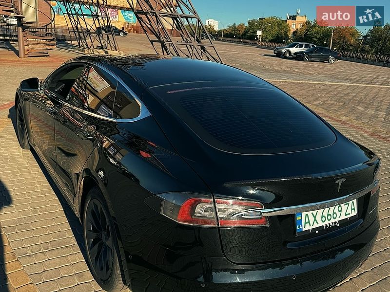 Ліфтбек Tesla Model S 2020 в Харкові